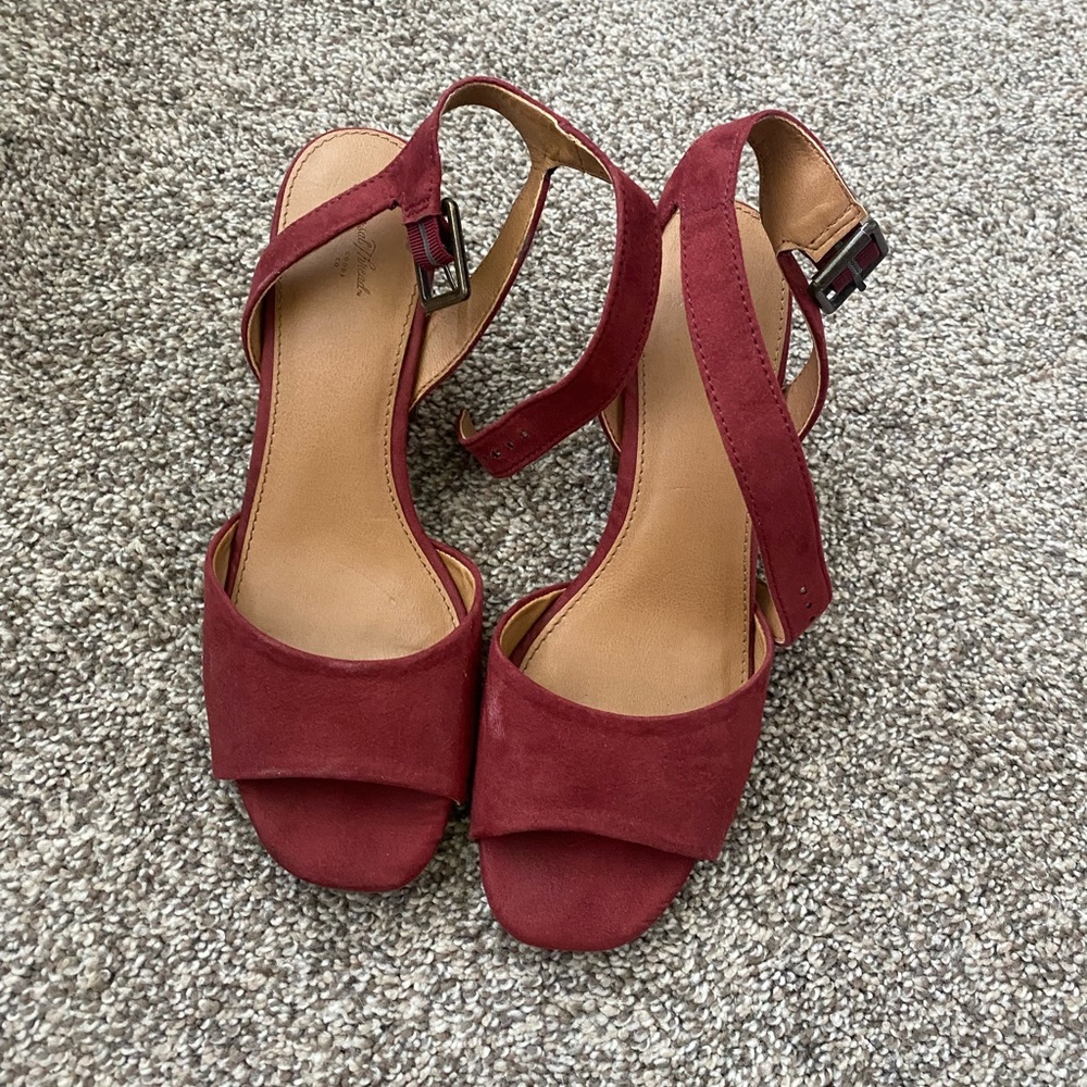 Universal Thread sandals